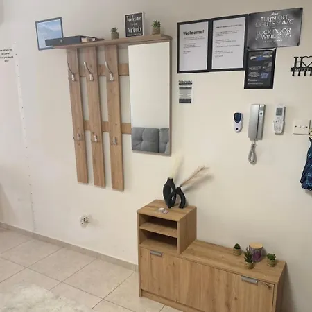 Апартаменты Majestic Gardens 10 Minutes From Airport Ларнака