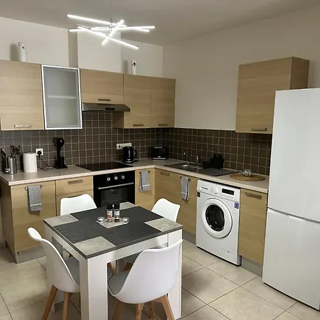 Majestic Gardens 10 Minutes From Airport Διαμέρισμα Λάρνακα