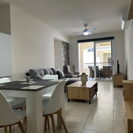 아파트 Majestic Gardens 10 Minutes From Larnaka Airport *