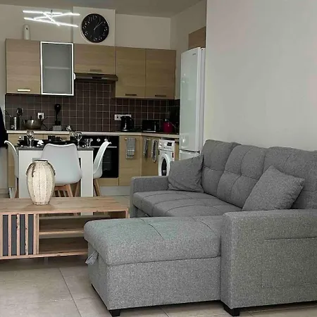 Majestic Gardens 10 Minutes From Airport * 라르나카