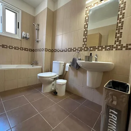 아파트 Majestic Gardens 10 Minutes From Larnaka Airport *