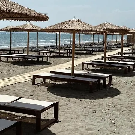 Majestic Gardens 10 Minutes From Airport 아파트 라르나카