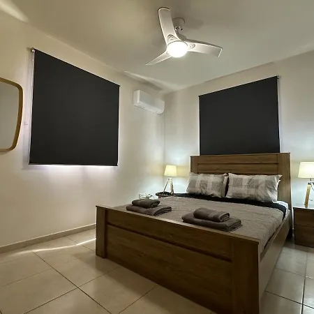 Majestic Gardens 10 Minutes From Airport