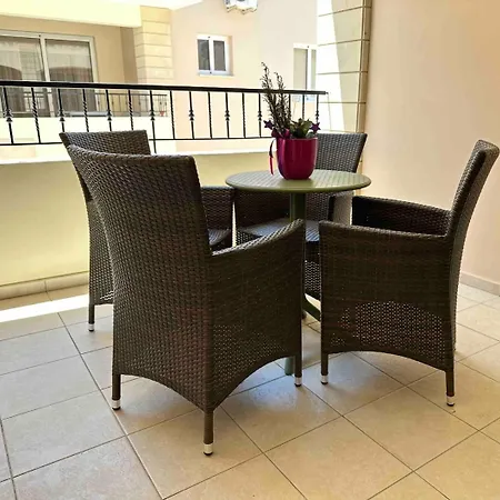 Majestic Gardens 10 Minutes From Airport *