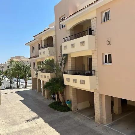 Majestic Gardens 10 Minutes From Larnaka Airport 아파트 *