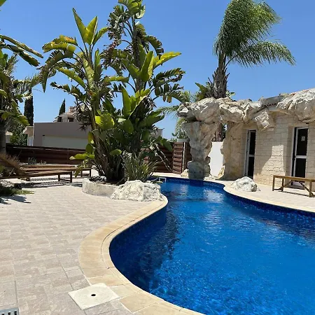 Majestic Gardens 10 Minutes From Larnaka Airport 아파트 *