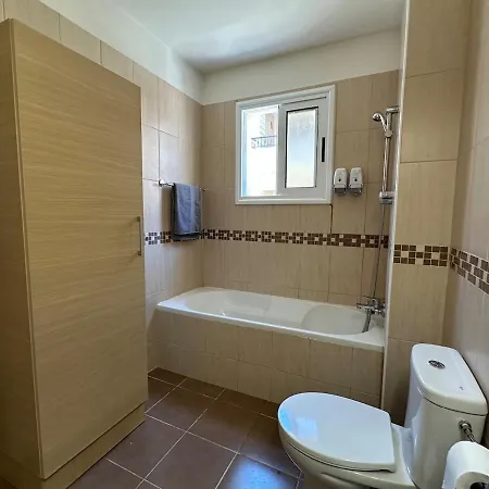 Majestic Gardens 10 Minutes From Airport