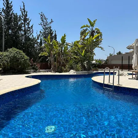 아파트 Majestic Gardens 10 Minutes From Airport 라르나카