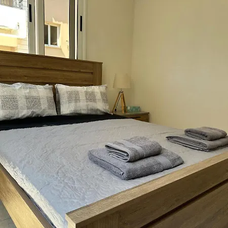 Majestic Gardens 10 Minutes From Larnaka Airport 아파트