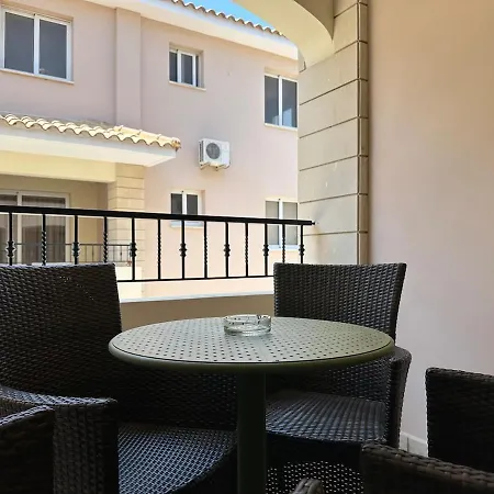 Majestic Gardens 10 Minutes From Larnaka Airport 아파트 Tersephanou