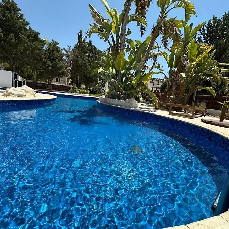 아파트 Majestic Gardens 10 Minutes From Airport 라르나카