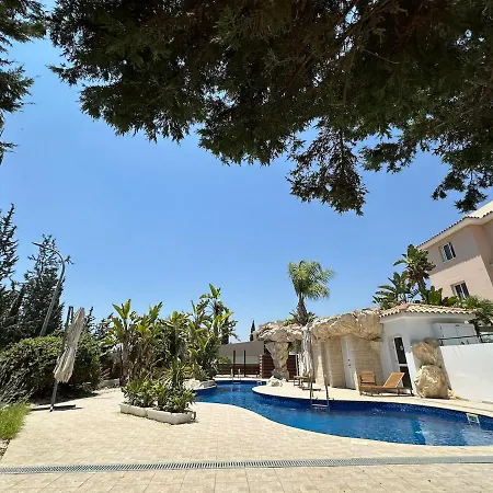 Majestic Gardens 10 Minutes From Larnaka Airport 아파트 *