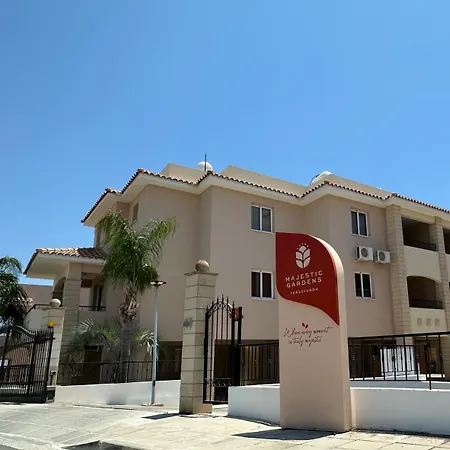 Majestic Gardens 10 Minutes From Airport