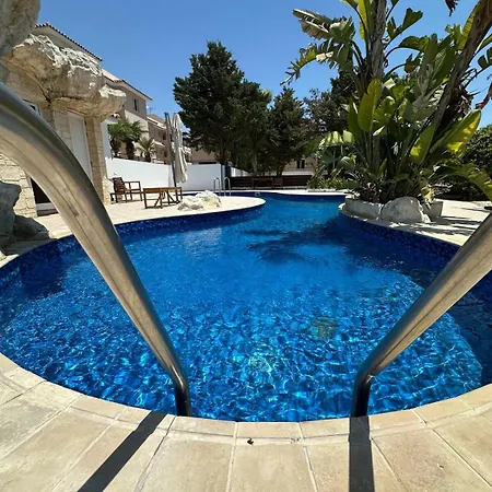 아파트 Majestic Gardens 10 Minutes From Airport 라르나카