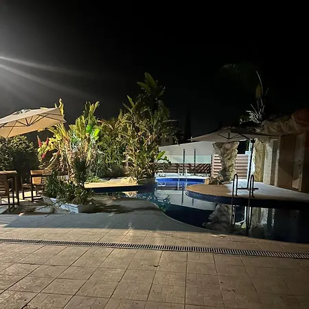 Majestic Gardens 10 Minutes From Airport