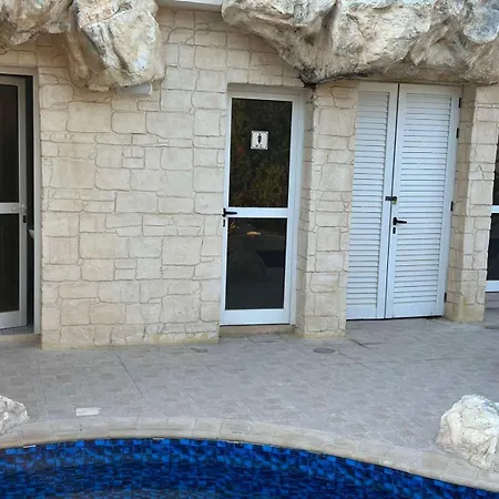 Majestic Gardens 10 Minutes From Larnaka Airport * Tersephanou