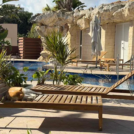 Majestic Gardens 10 Minutes From Airport Λάρνακα