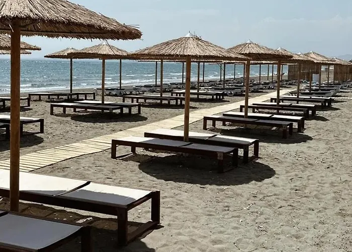 Majestic Gardens 10 Minutes From Airport Apartament Tersephanou