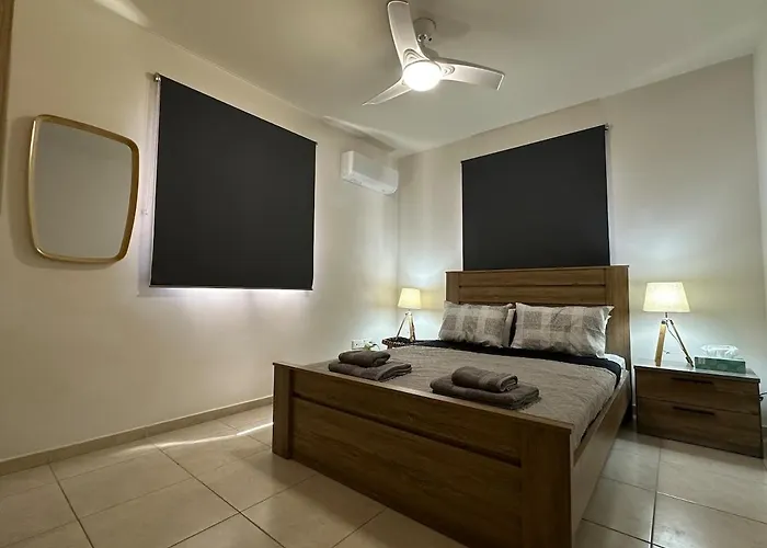 Majestic Gardens 10 Minutes From Airport