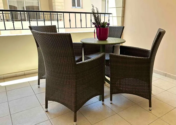 Majestic Gardens 10 Minutes From Airport *