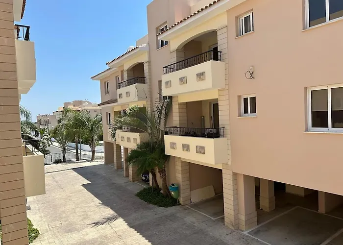 Majestic Gardens 10 Minutes From Airport Apartament *