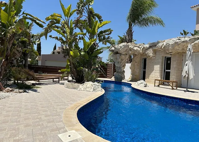 Majestic Gardens 10 Minutes From Airport Apartament *