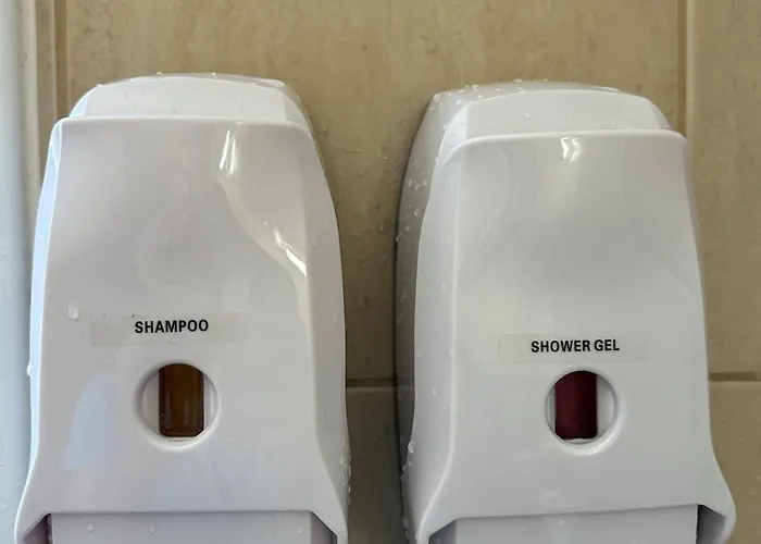 Majestic Gardens 10 Minutes From Airport Apartament Tersephanou