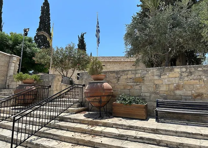 Majestic Gardens 10 Minutes From Airport Apartament *