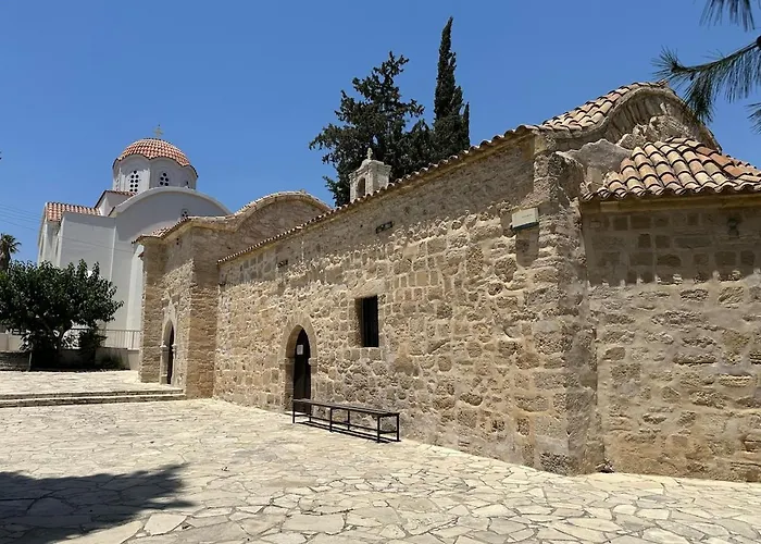 Majestic Gardens 10 Minutes From Airport Apartament *