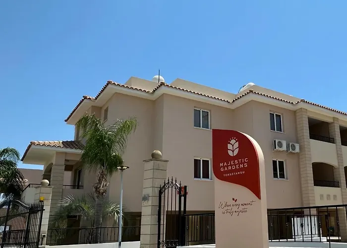 Majestic Gardens 10 Minutes From Airport