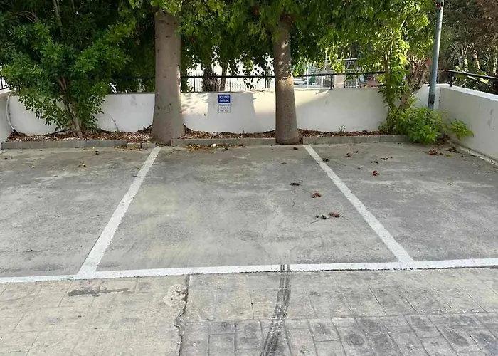 Apartament Majestic Gardens 10 Minutes From Airport Tersephanou