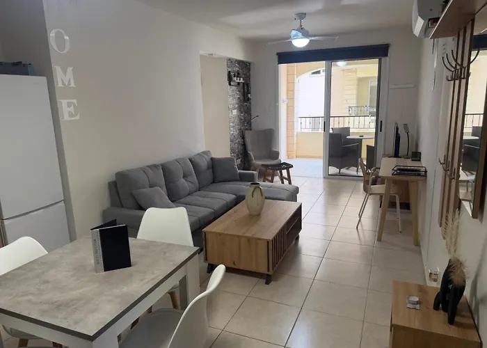 Majestic Gardens 10 Minutes From Airport Apartament Tersephanou