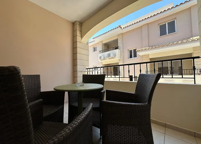 Majestic Gardens 10 Minutes From Airport Tersephanou