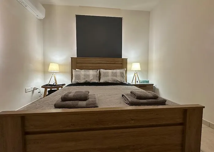 Majestic Gardens 10 Minutes From Airport アパート Tersephanou