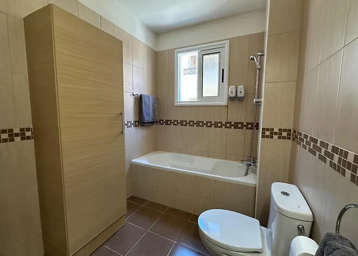 Majestic Gardens 10 Minutes From Airport