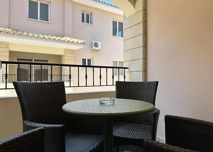 Majestic Gardens 10 Minutes From Airport アパート Tersephanou