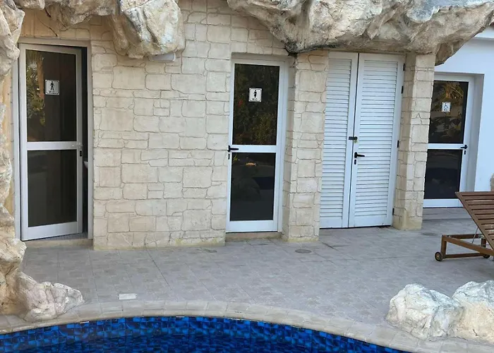 Majestic Gardens 10 Minutes From Airport * Tersephanou