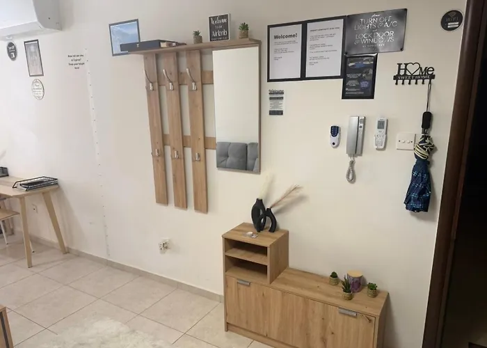 アパート Majestic Gardens 10 Minutes From Airport Tersephanou